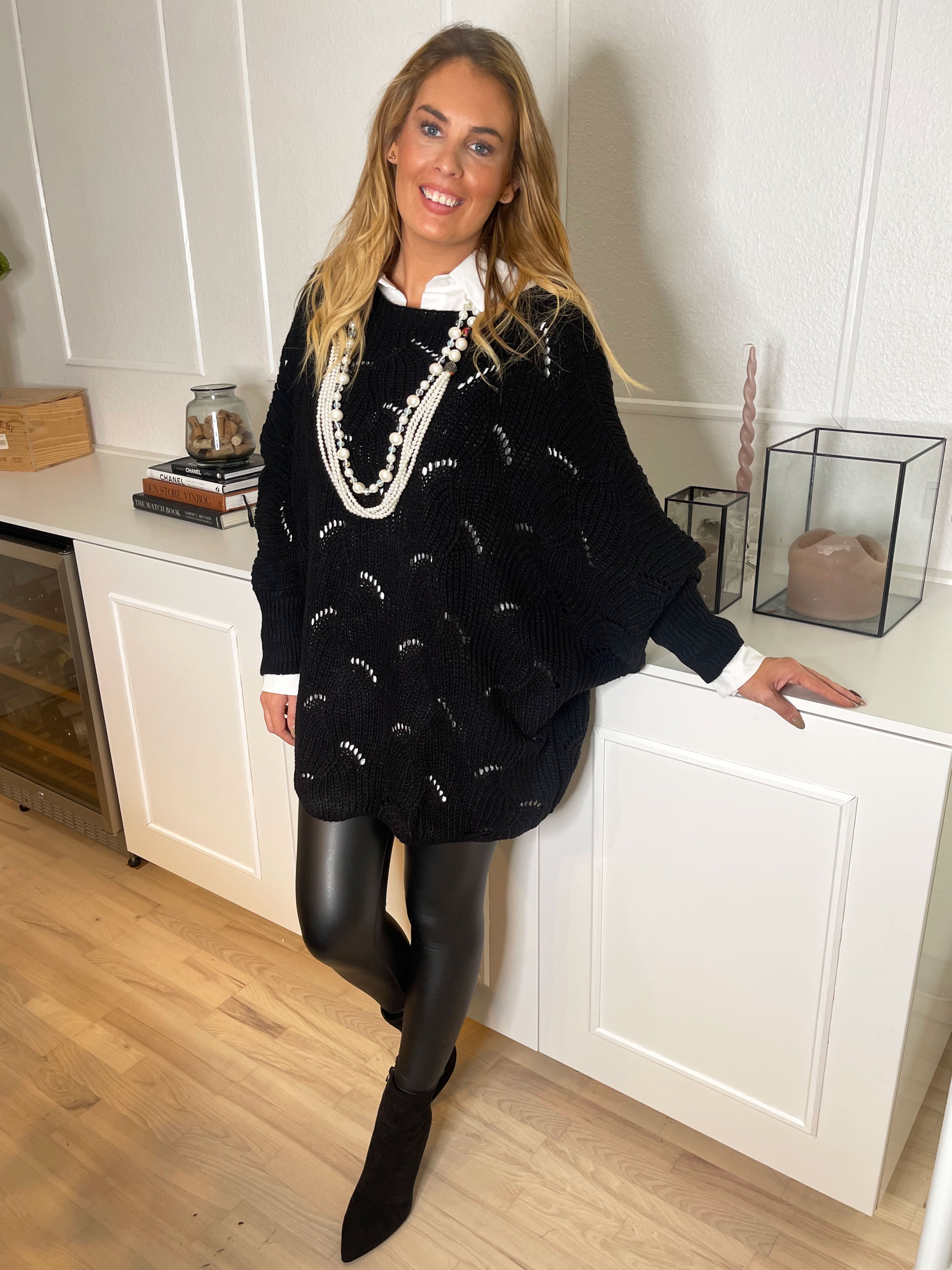 Manja - Strikbluse med hullet mønster